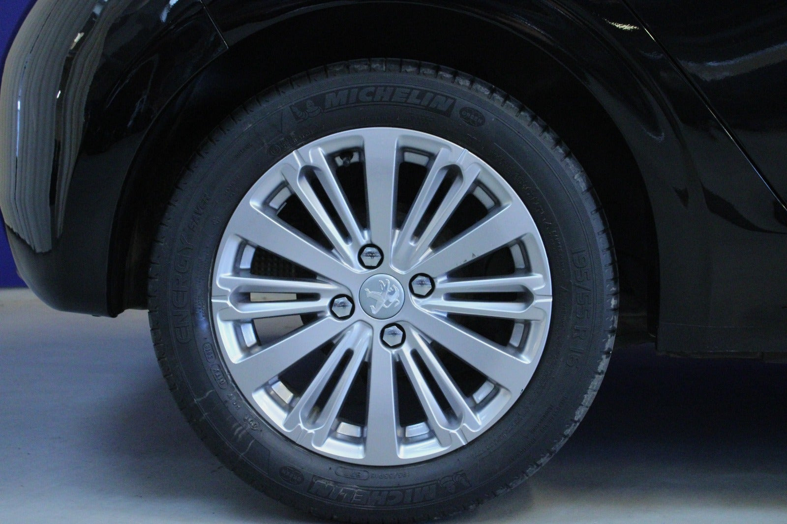 Sort Peugeot 208 fra 2019