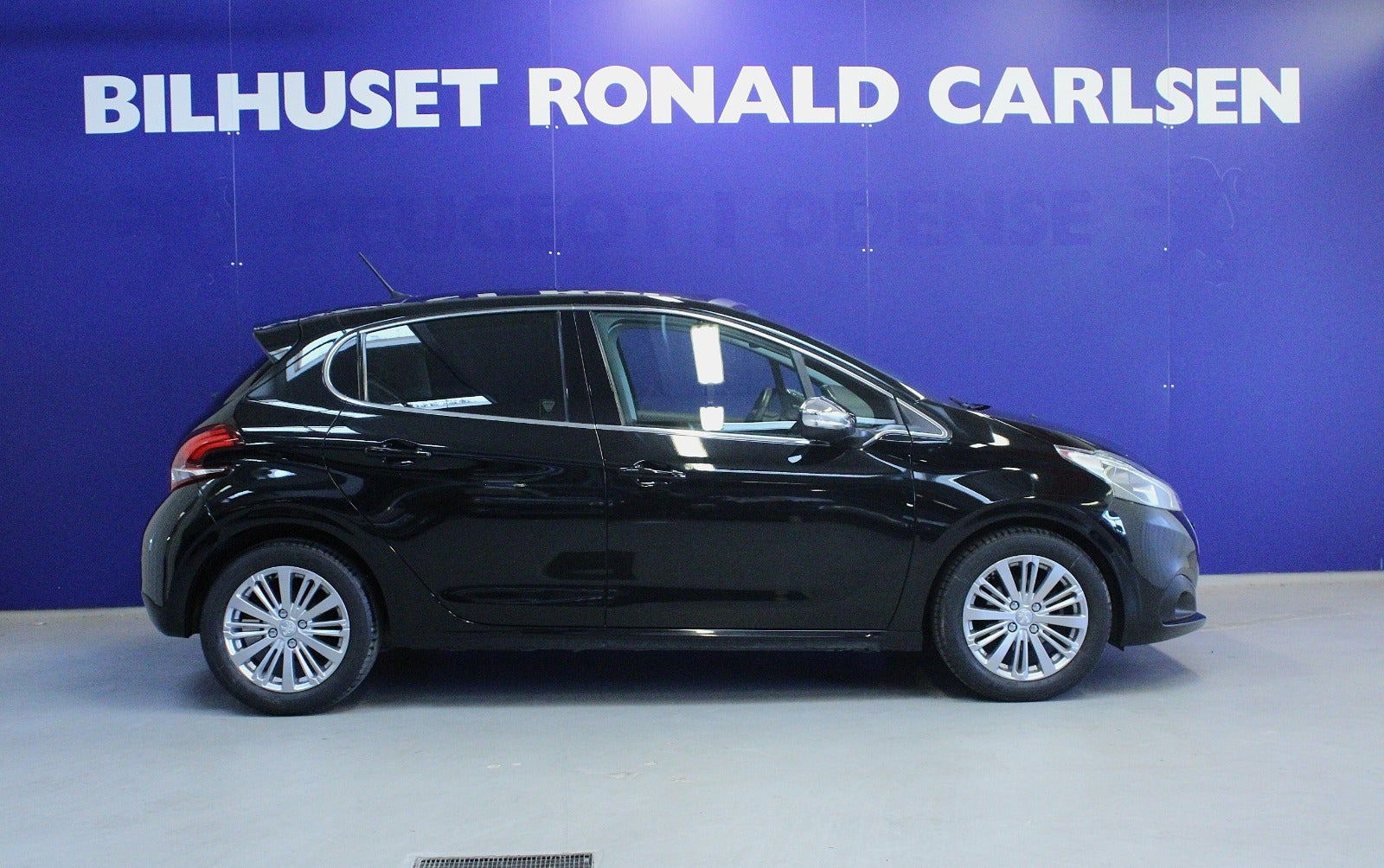 Sort Peugeot 208 fra 2019