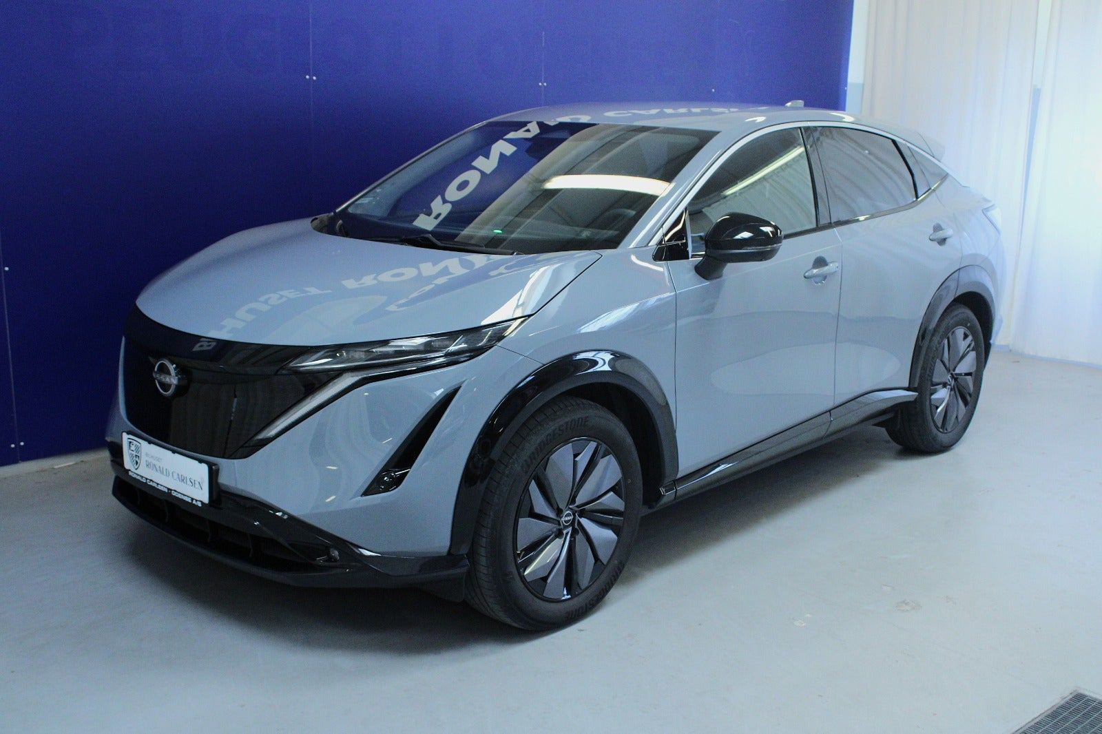 Grå Nissan Ariya fra 2024
