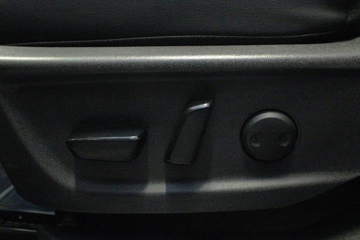 Grå Nissan Ariya fra 2024