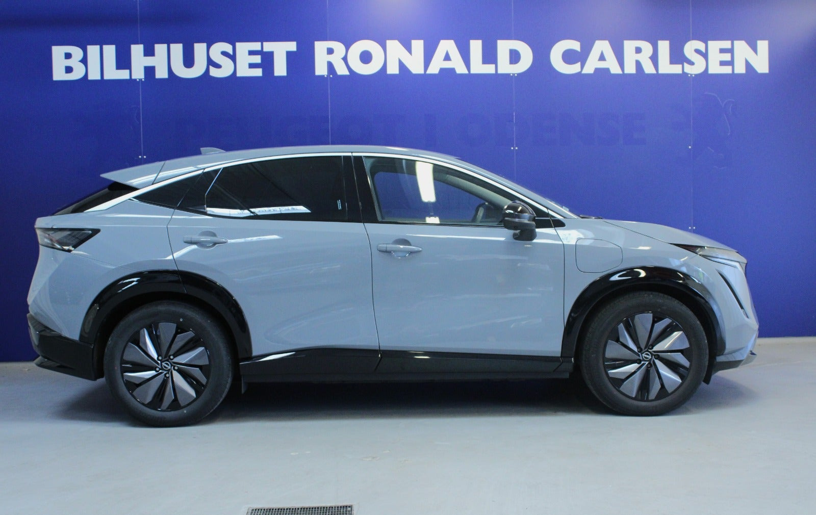 Grå Nissan Ariya fra 2024