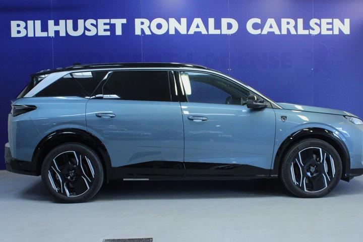 Blå Peugeot e-5008 fra 2025