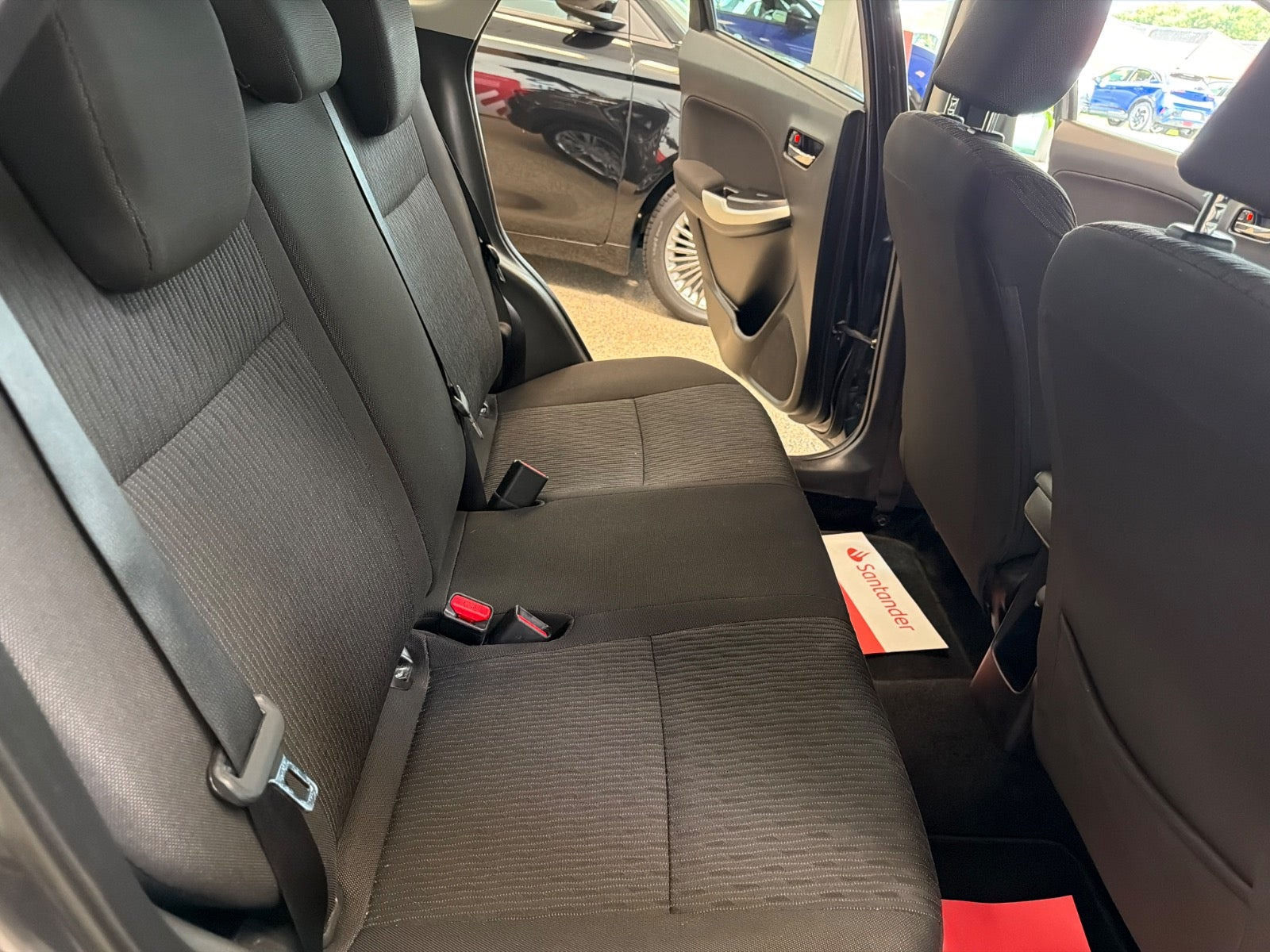 Grå Suzuki Baleno fra 2019