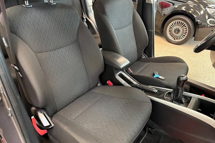 Grå Suzuki Baleno fra 2019