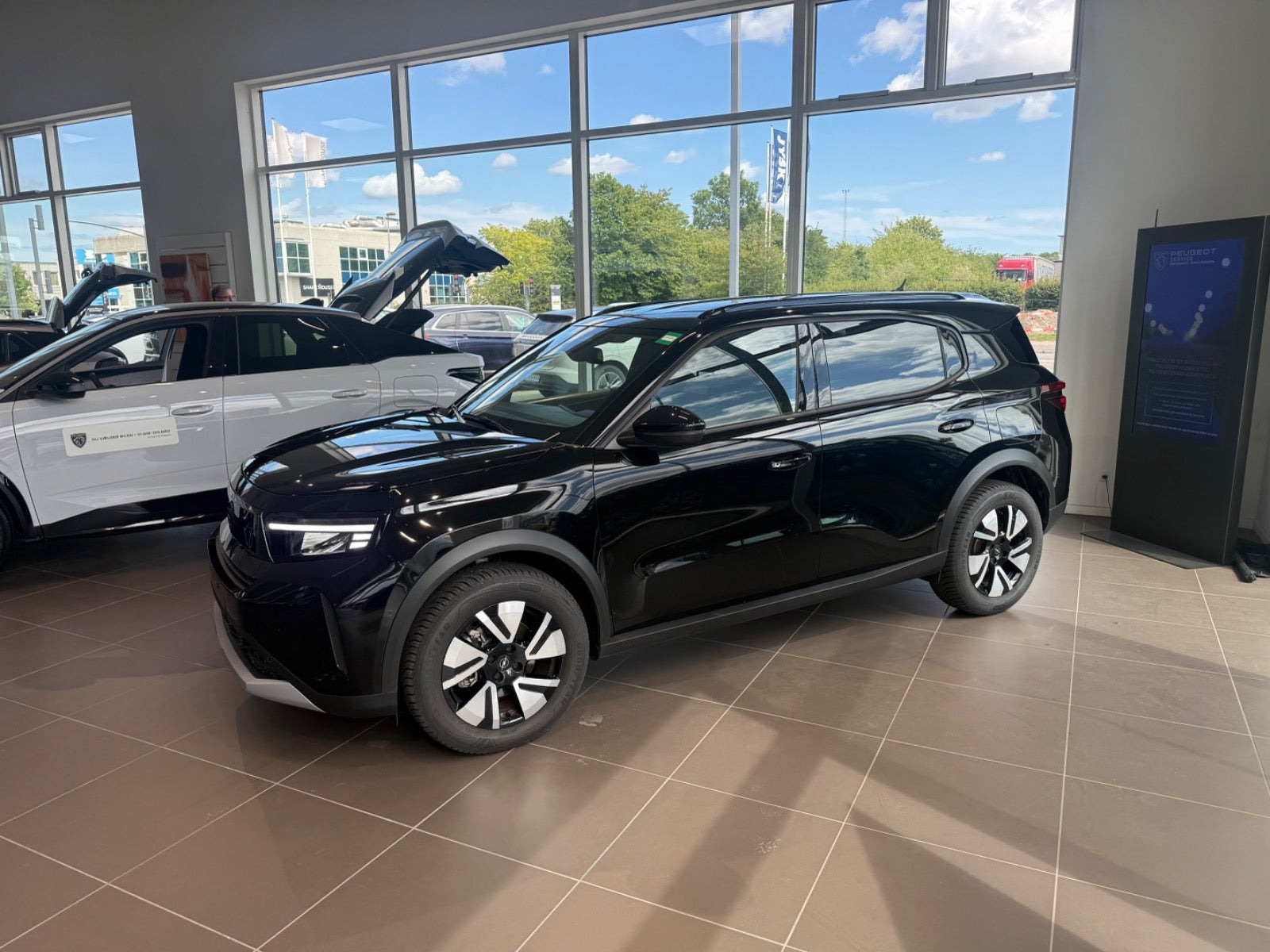Rød Opel Frontera fra 2025