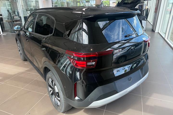 Rød Opel Frontera fra 2025