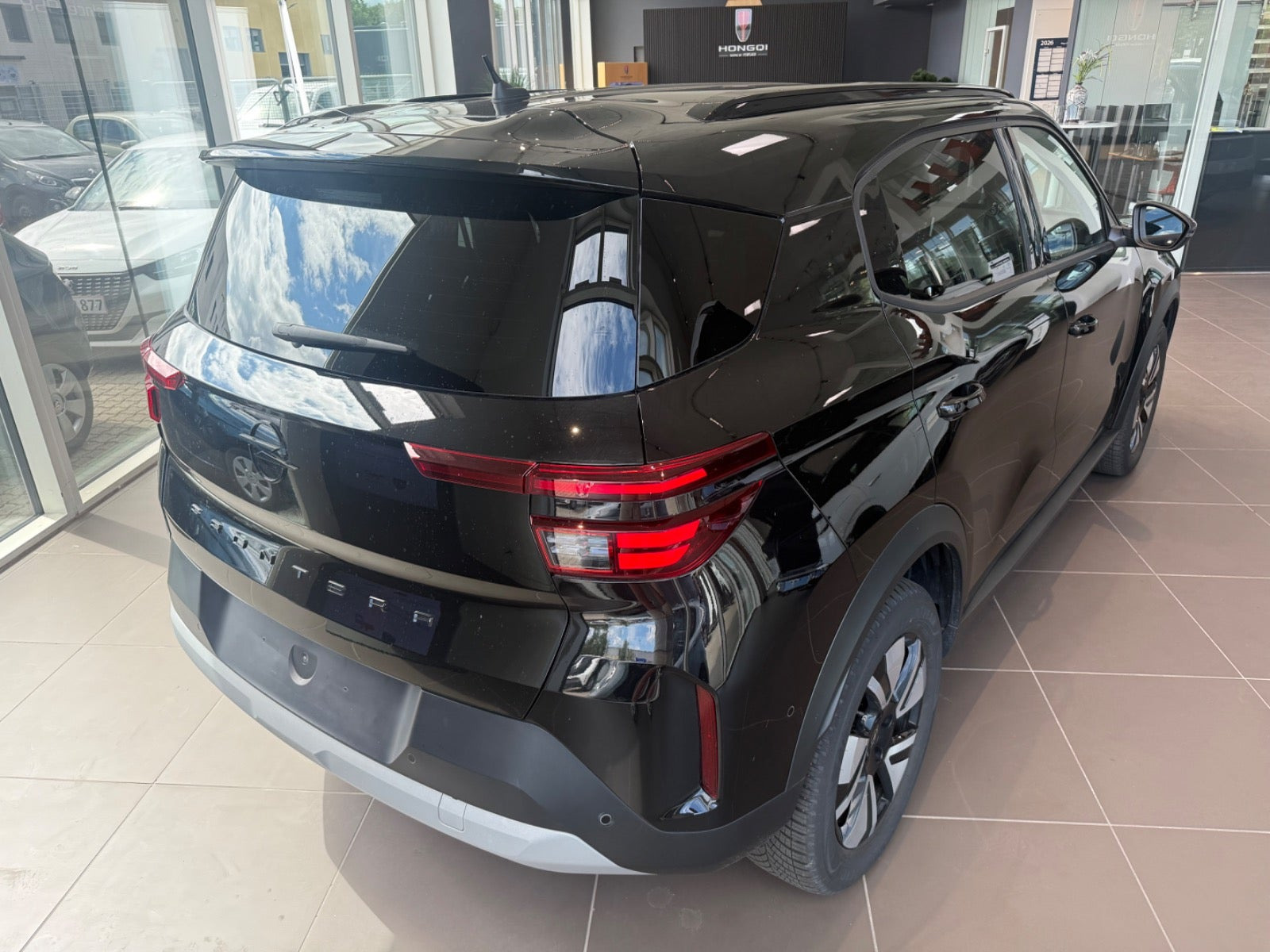 Rød Opel Frontera fra 2025