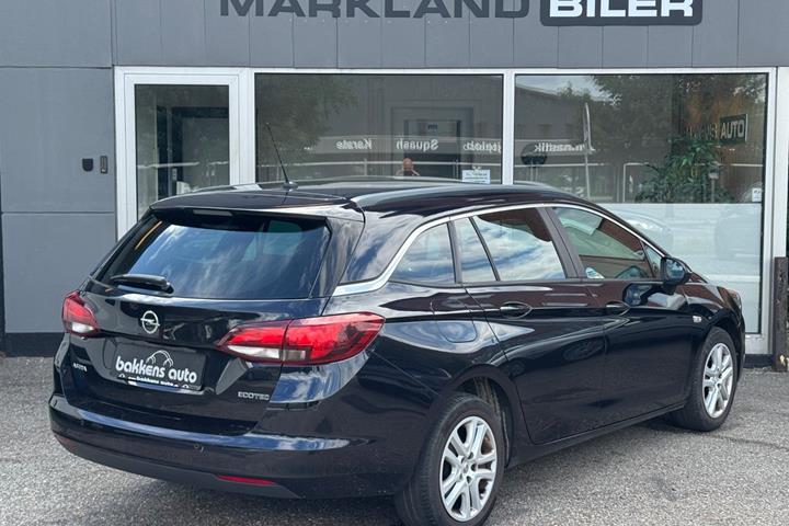 Sort Opel Astra fra 2019