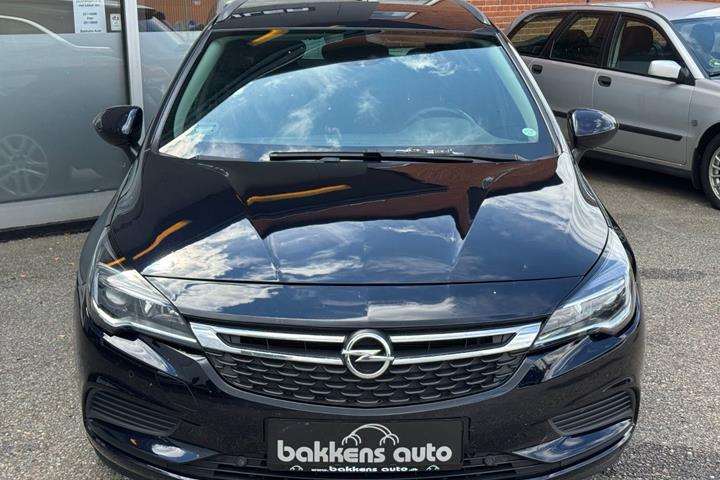 Sort Opel Astra fra 2019