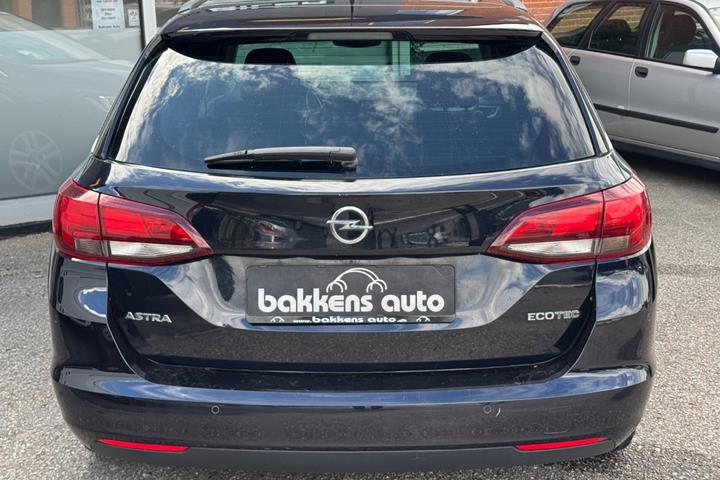 Sort Opel Astra fra 2019