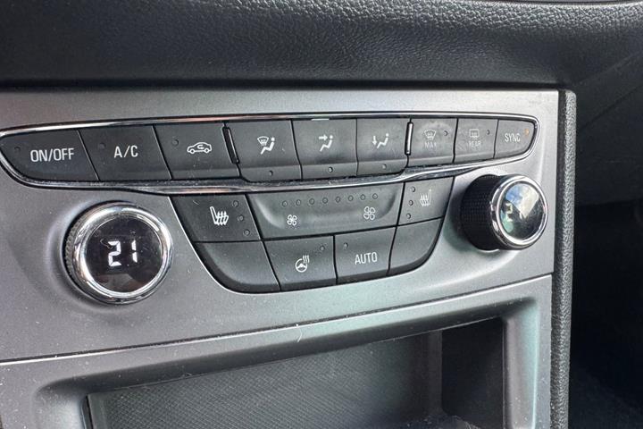 Sort Opel Astra fra 2019