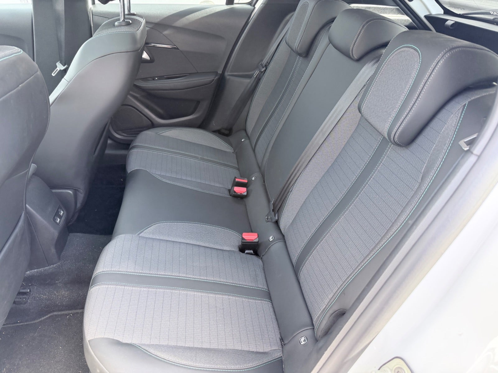 Hvid Peugeot 208 fra 2020