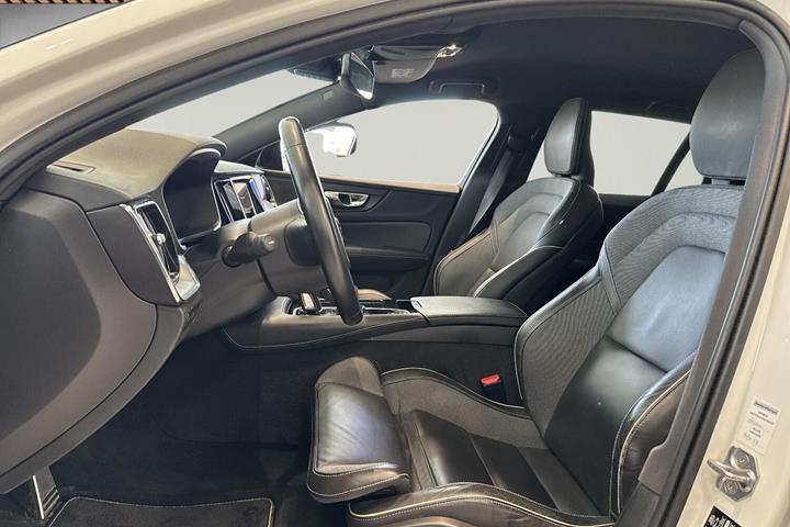 Hvid Volvo V60 fra 2021