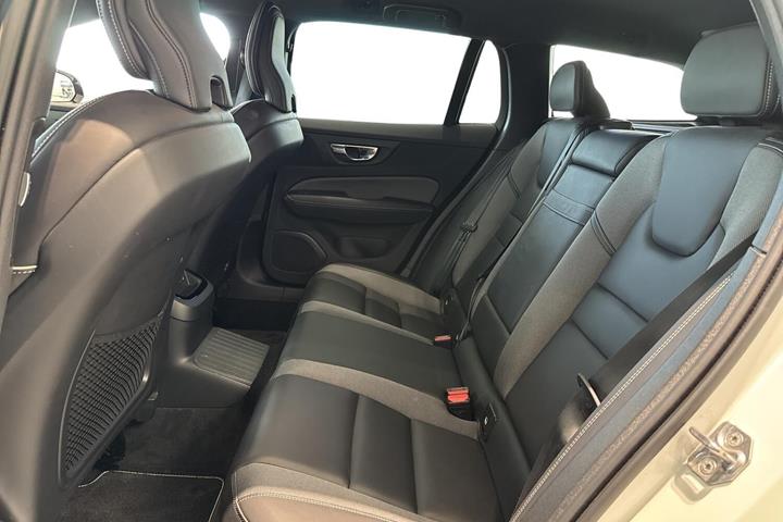 Hvid Volvo V60 fra 2021