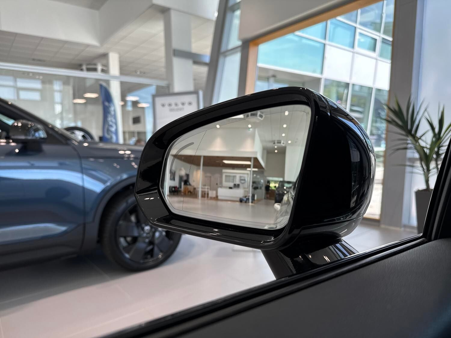 Hvid Volvo V60 fra 2021