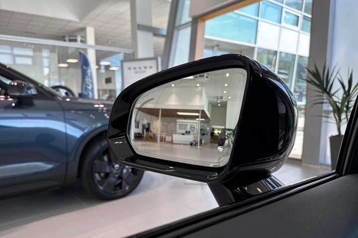Hvid Volvo V60 fra 2021