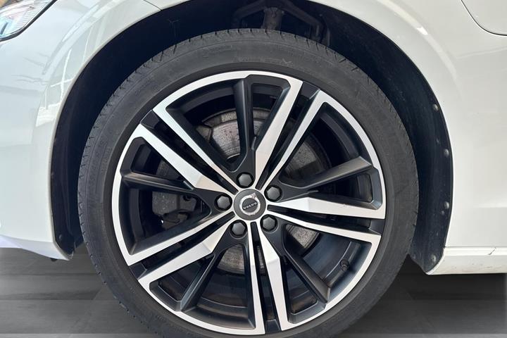 Hvid Volvo V60 fra 2021
