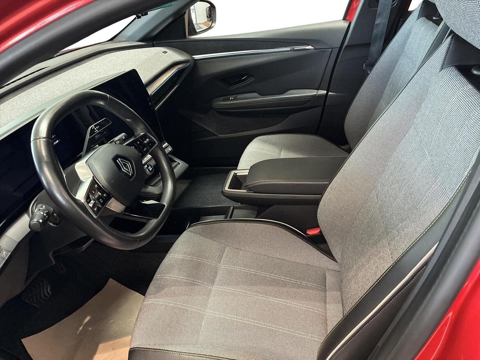 Rød Renault Megane E-Tech fra 2022