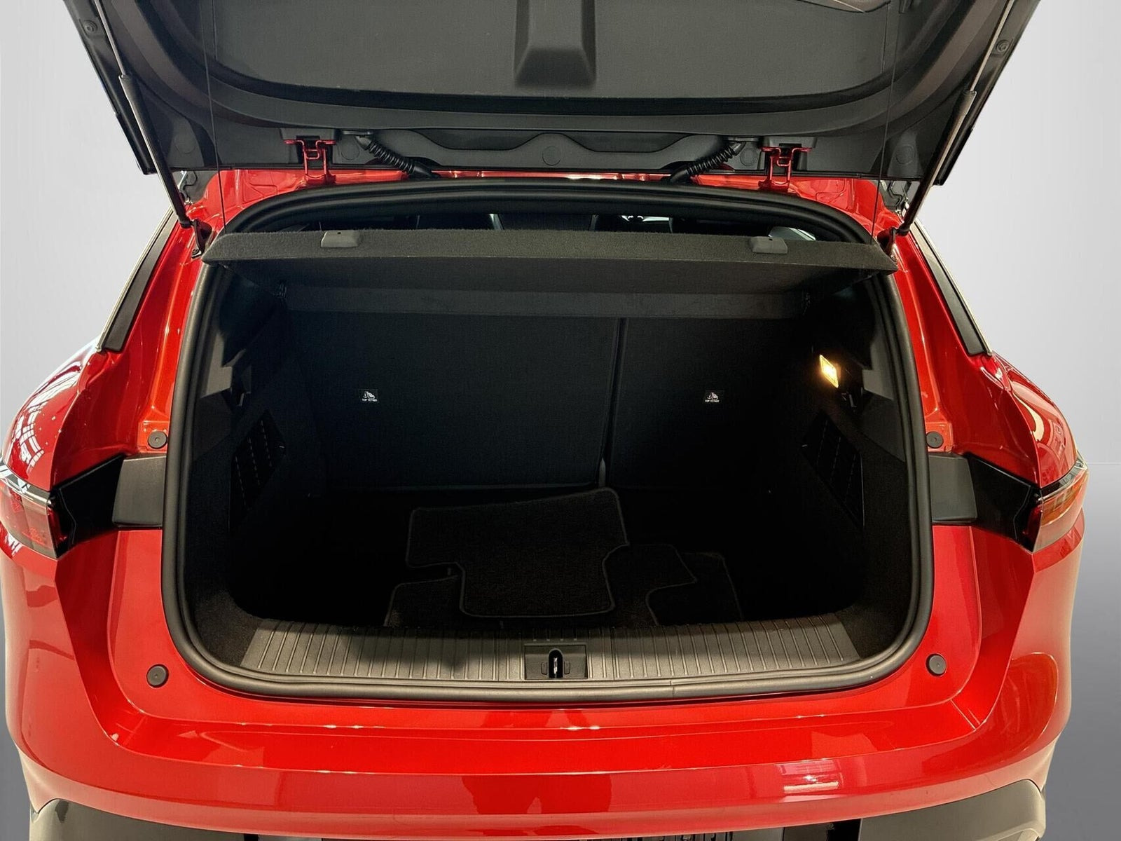 Rød Renault Megane E-Tech fra 2022