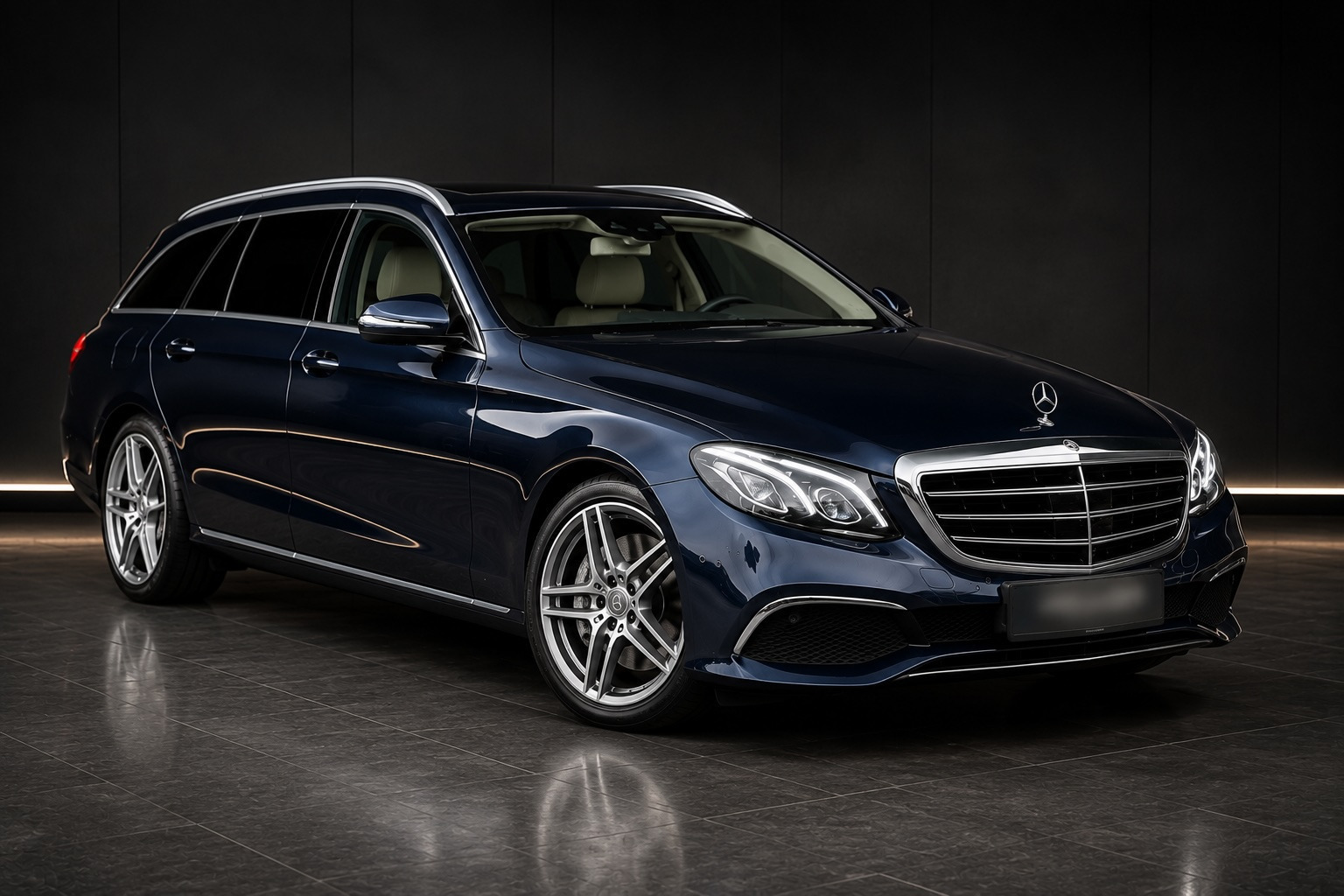 Blå Mercedes E300 de fra 2019
