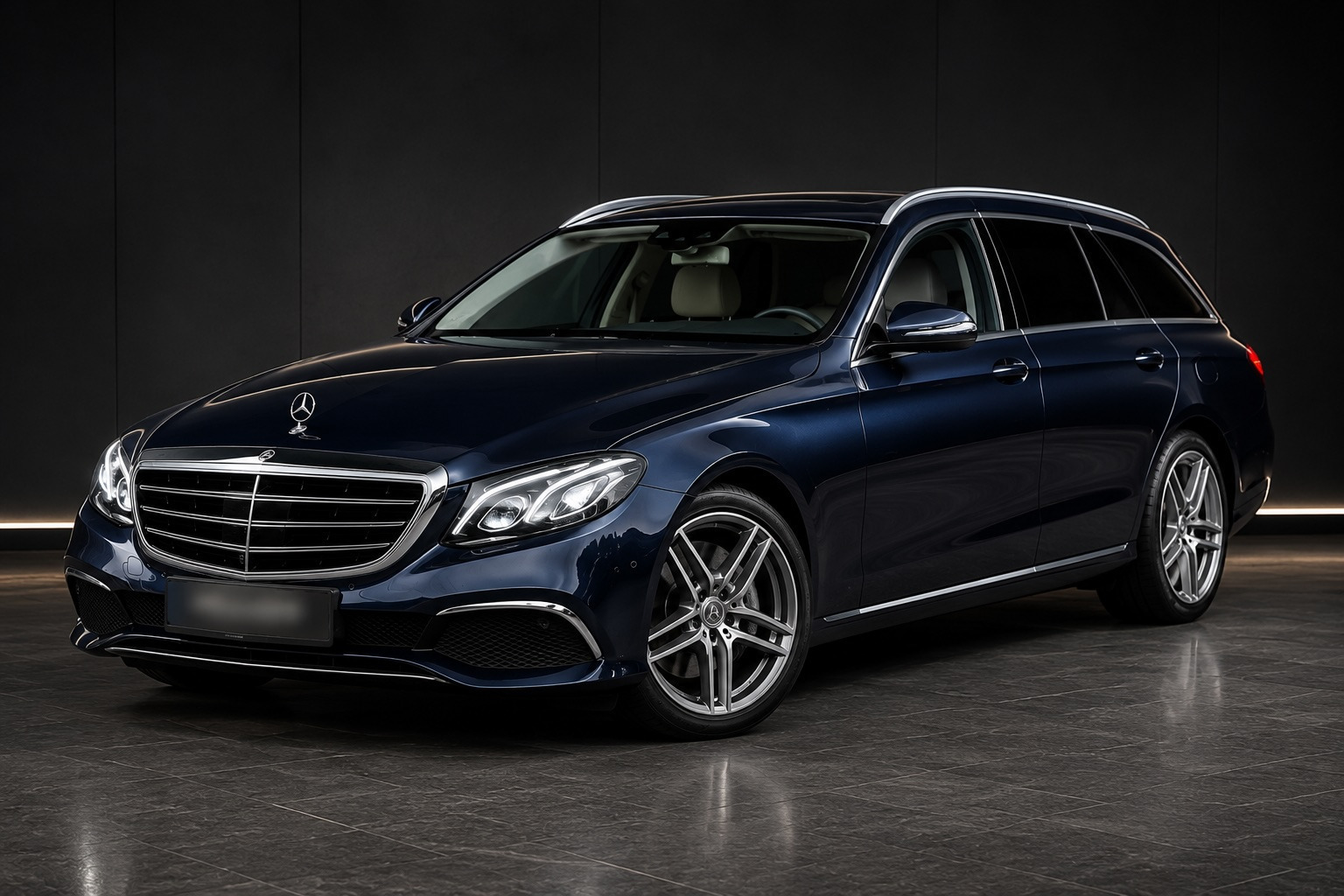Blå Mercedes E300 de fra 2019