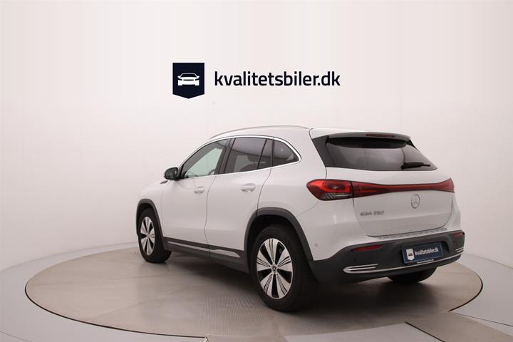 Hvid Mercedes EQA 250 fra 2022