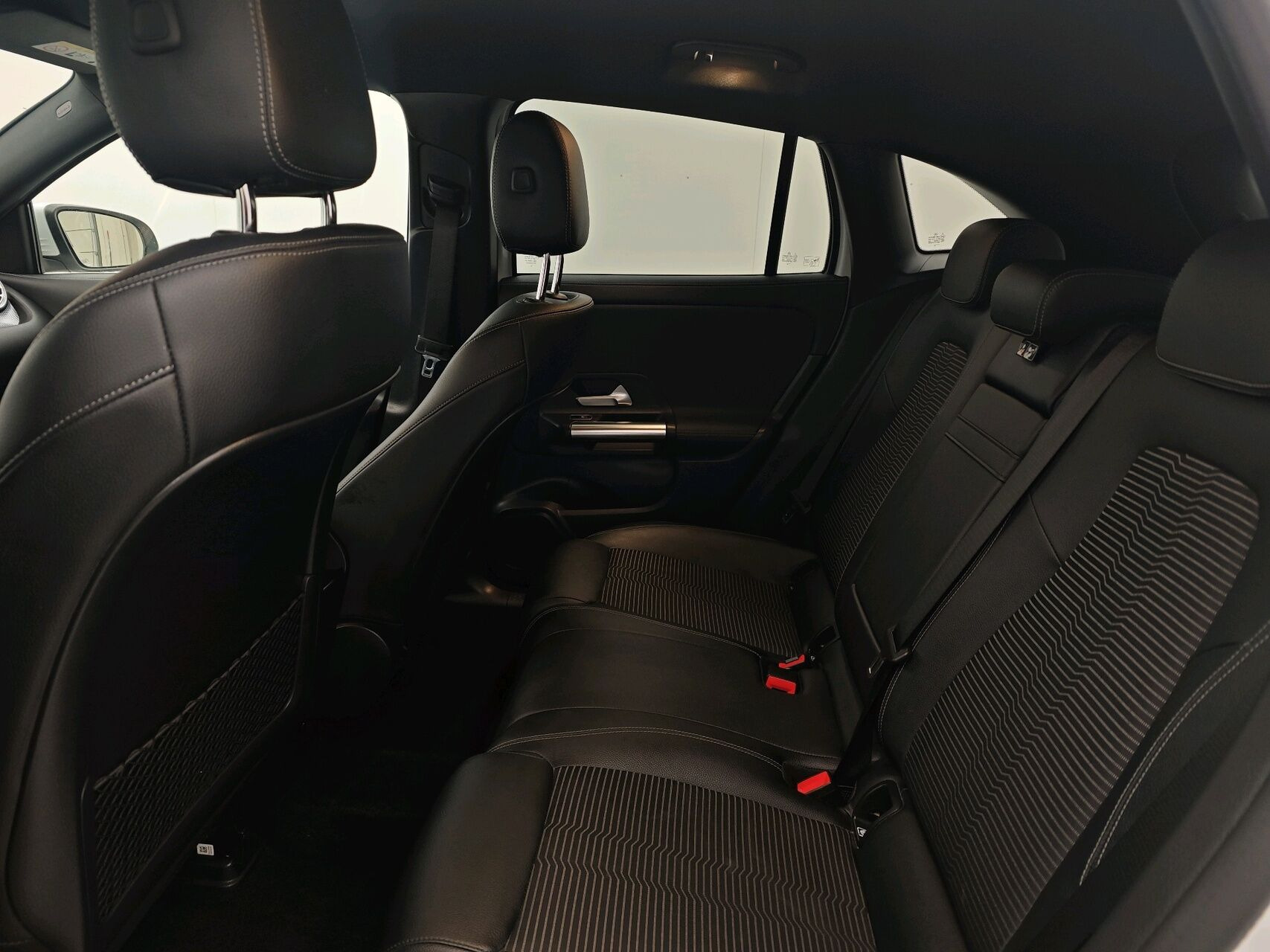 Hvid Mercedes EQA 250 fra 2022