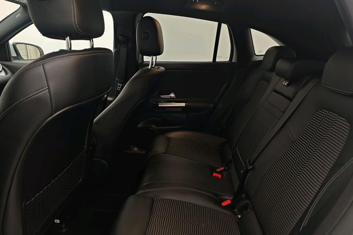 Hvid Mercedes EQA 250 fra 2022