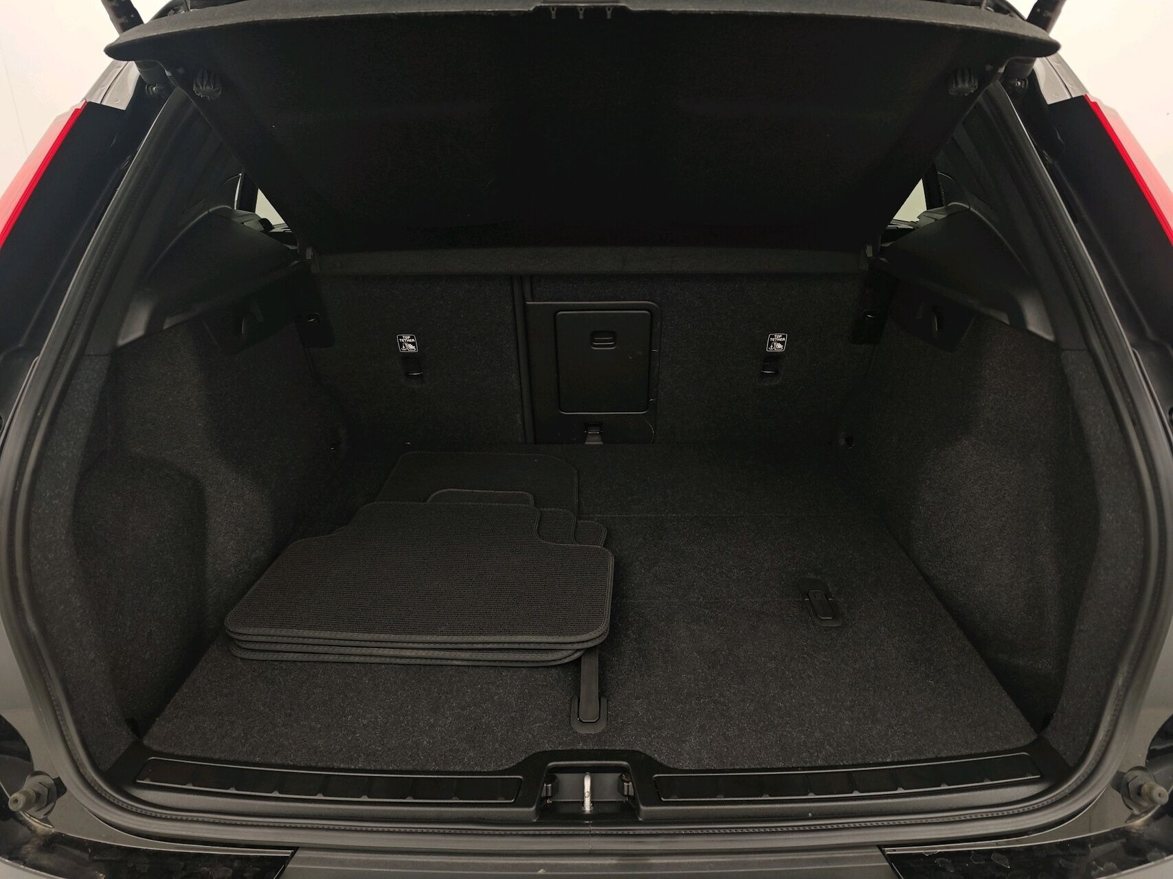 Sort Volvo XC40 fra 2023