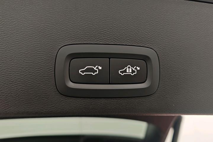 Sort Volvo XC40 fra 2023