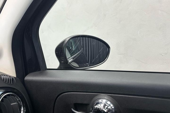 Sort Fiat 500 fra 2018