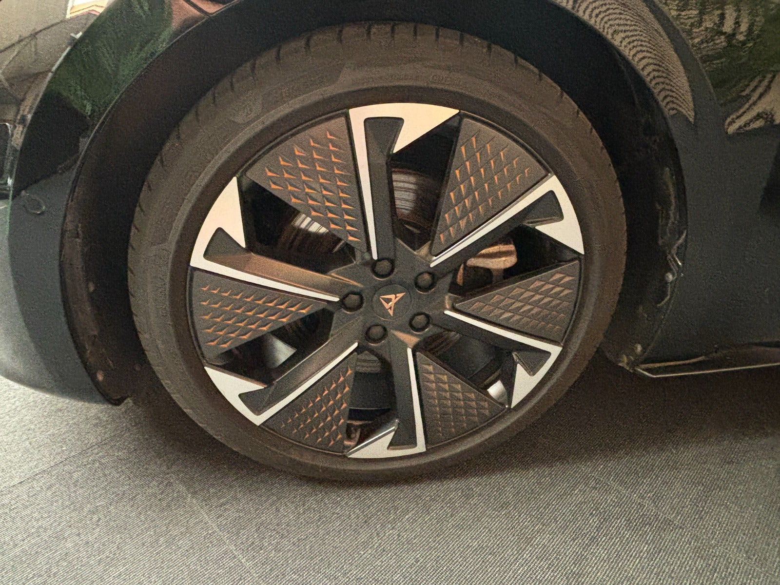 Sort Cupra Born fra 2025