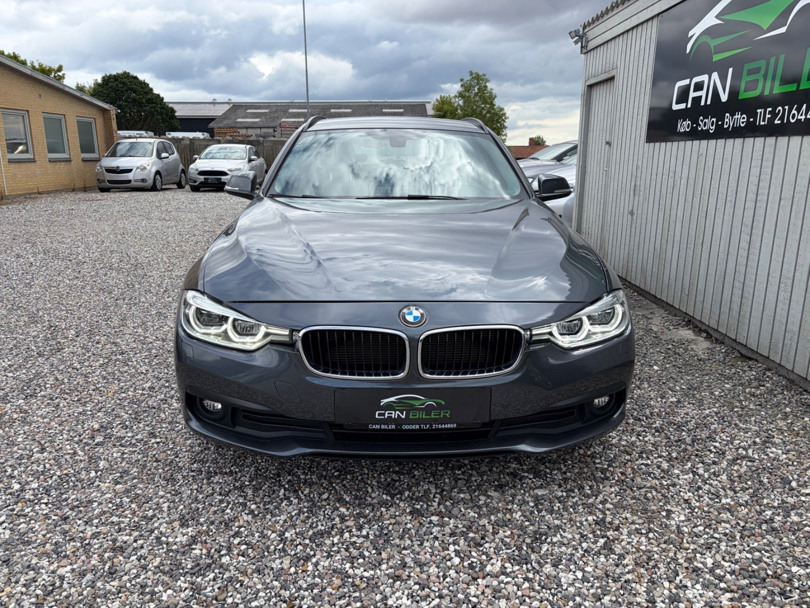 Grå BMW 320d fra 2018