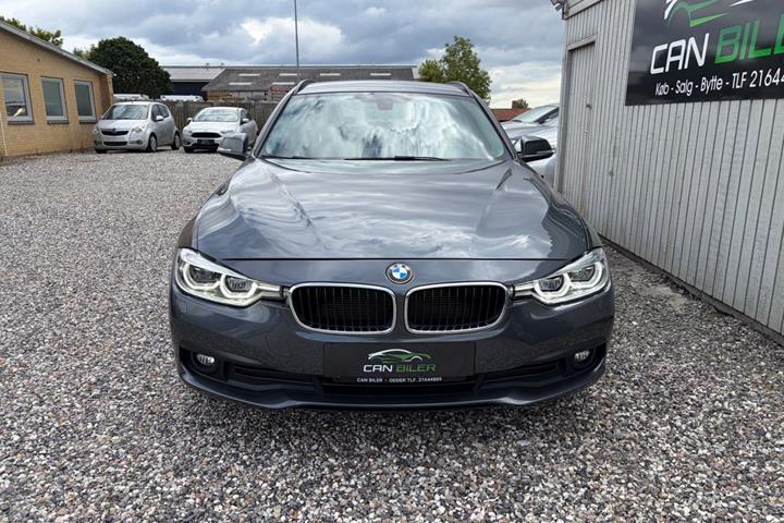 Grå BMW 320d fra 2018