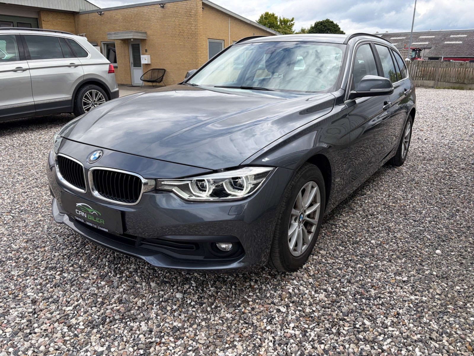 Grå BMW 320d fra 2018