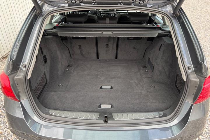 Grå BMW 320d fra 2018