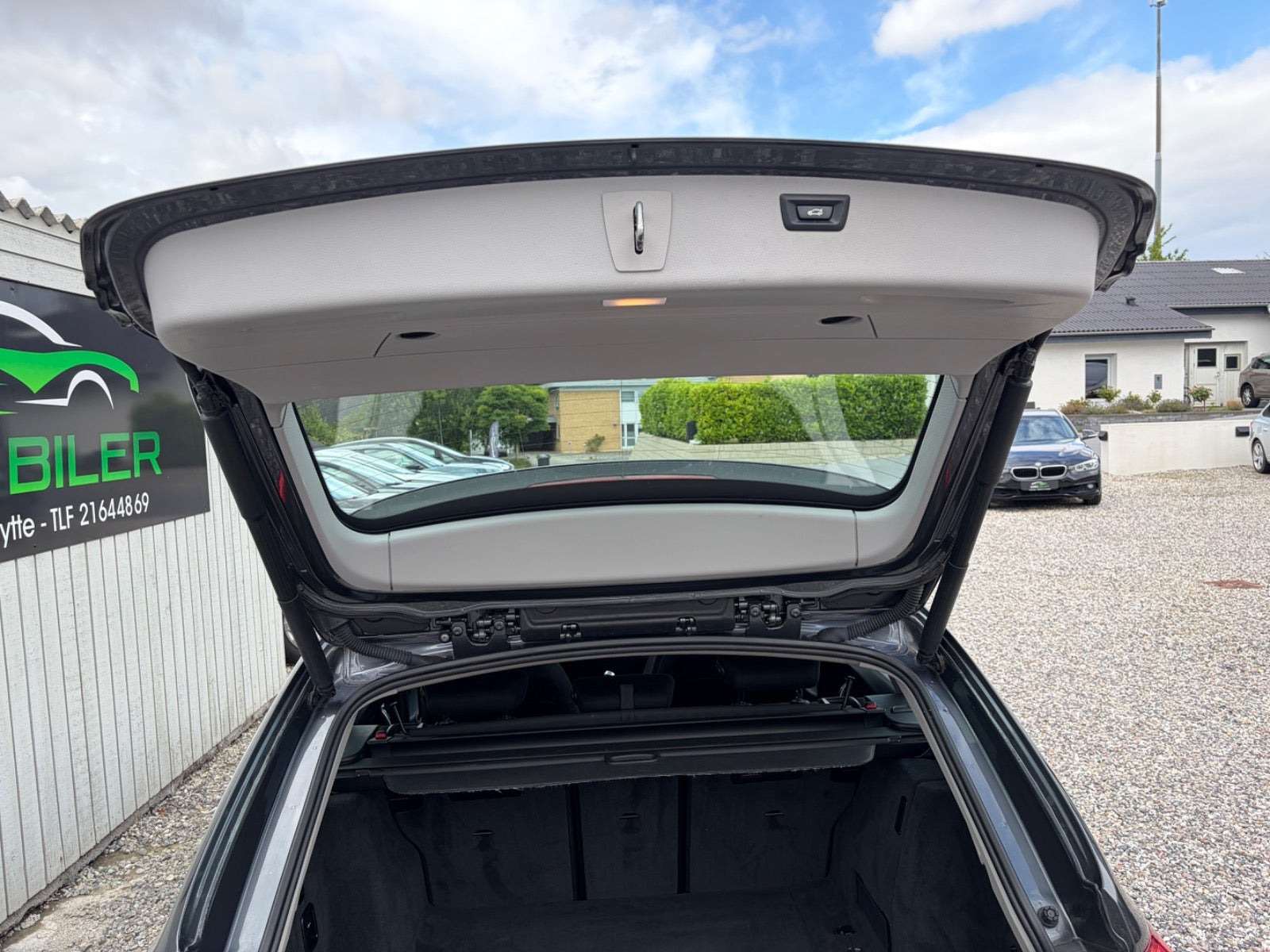 Grå BMW 320d fra 2018