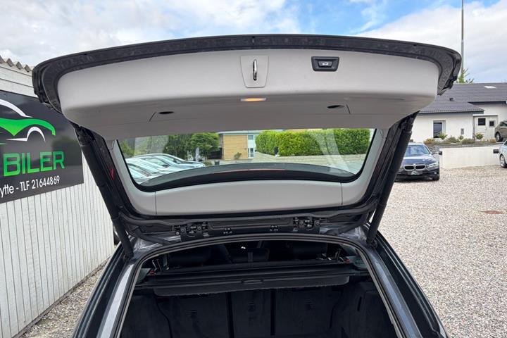Grå BMW 320d fra 2018
