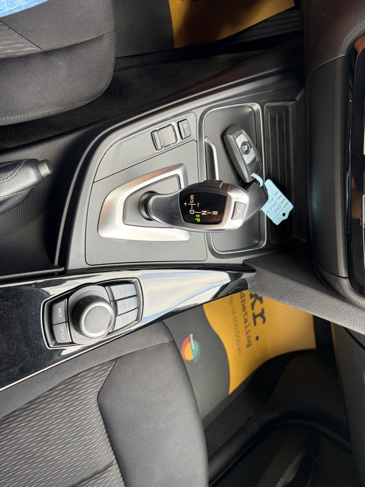 Grå BMW 320d fra 2018