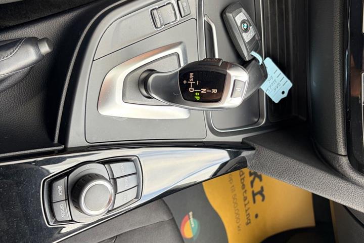 Grå BMW 320d fra 2018