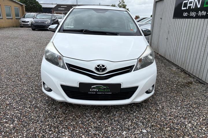 Hvid Toyota Yaris fra 2014