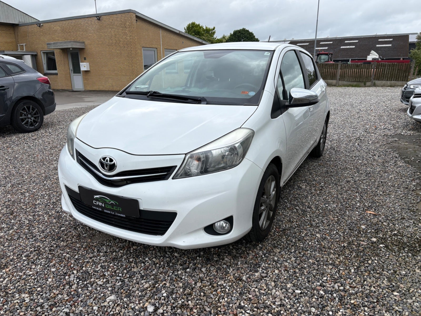 Hvid Toyota Yaris fra 2014