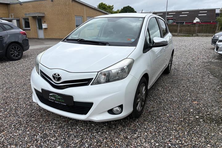 Hvid Toyota Yaris fra 2014