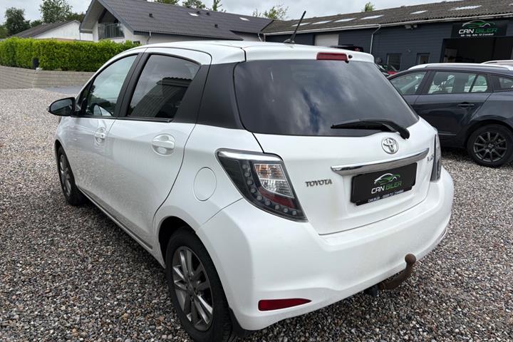 Hvid Toyota Yaris fra 2014