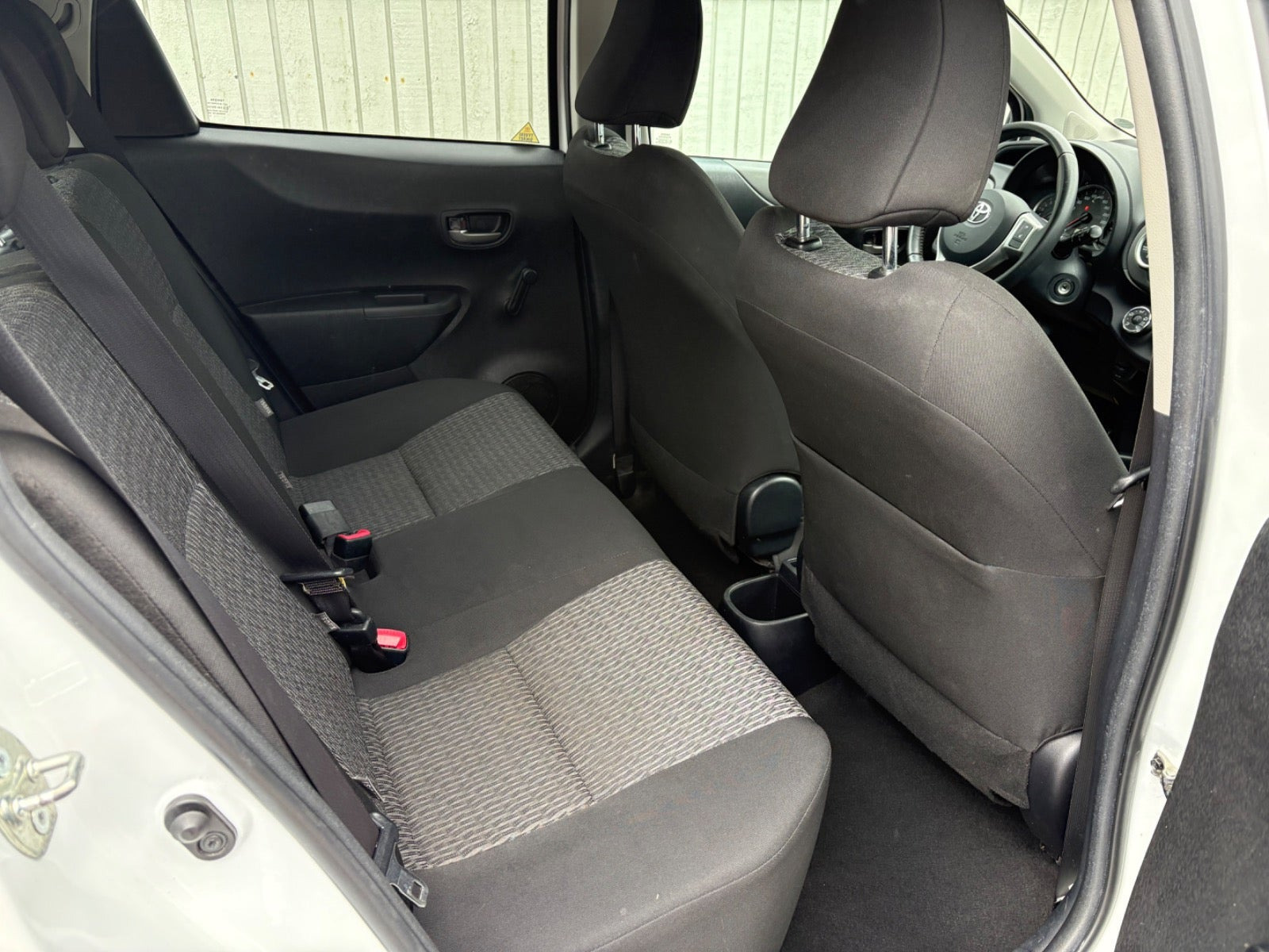 Hvid Toyota Yaris fra 2014