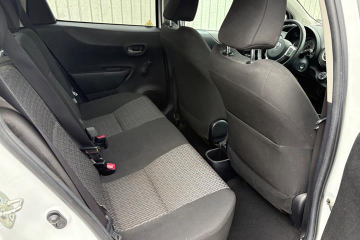 Hvid Toyota Yaris fra 2014