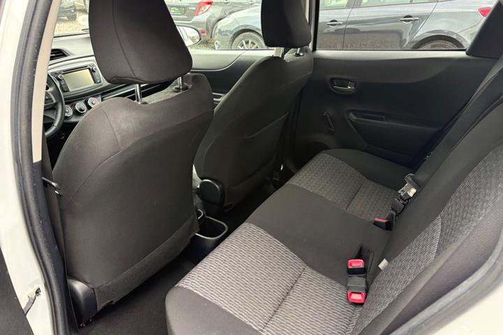 Hvid Toyota Yaris fra 2014