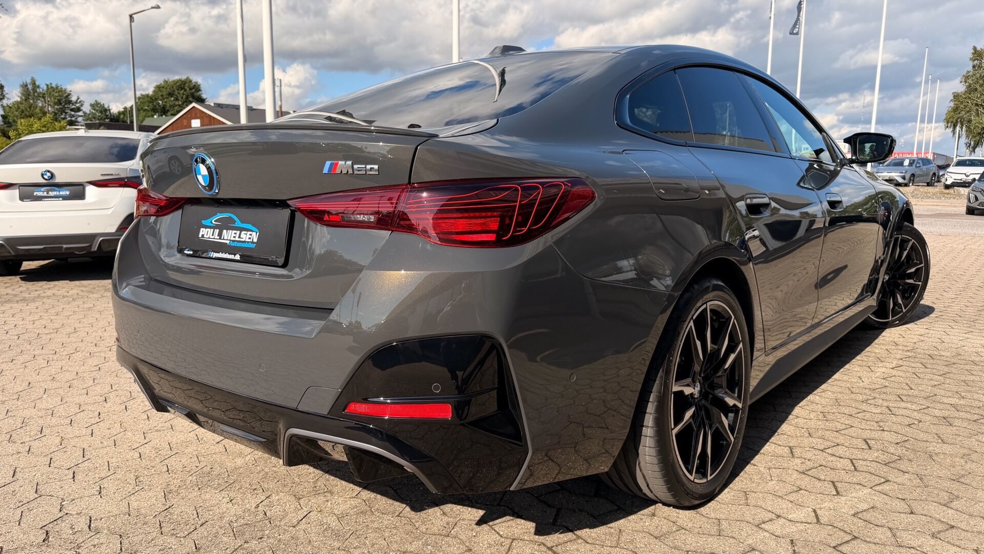 Grå BMW i4 fra 2025