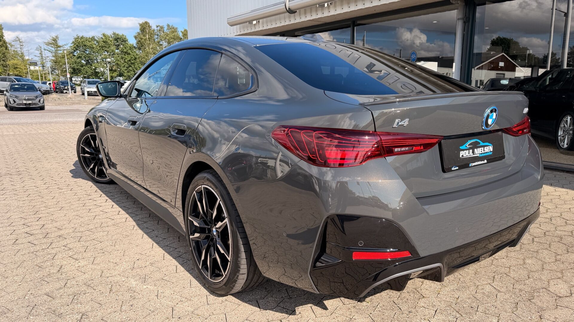 Grå BMW i4 fra 2025