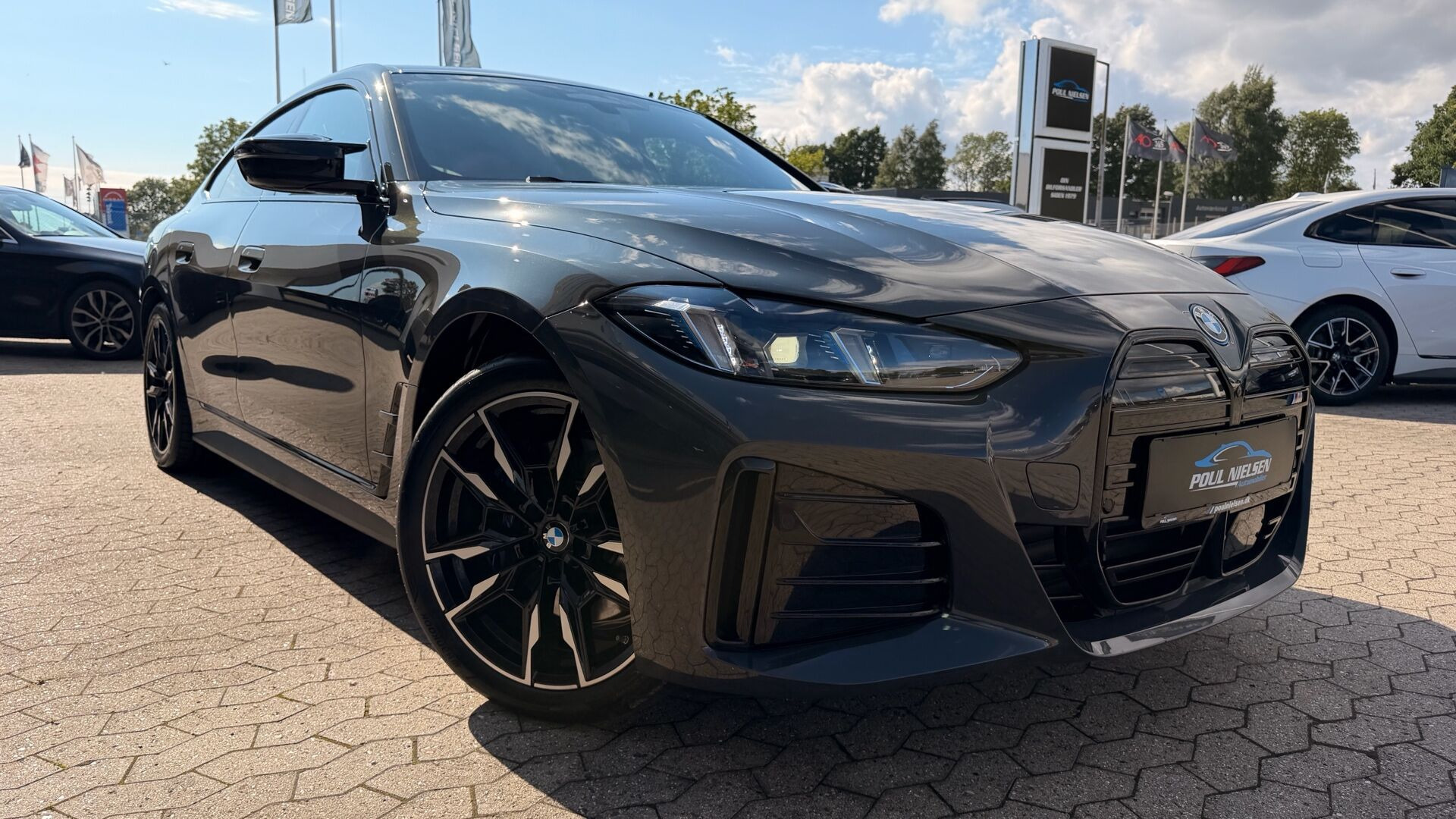 Grå BMW i4 fra 2025